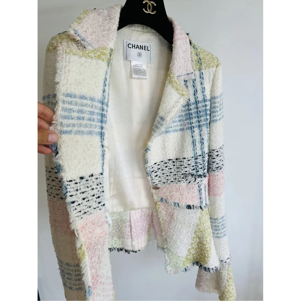 Gorgeous pristine vintage Chanel tweed jacket